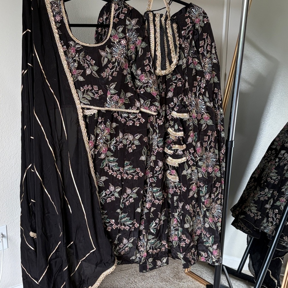 Brand new 4 piece Elegant Floral Black and Pink Lehenga Blouse size 38